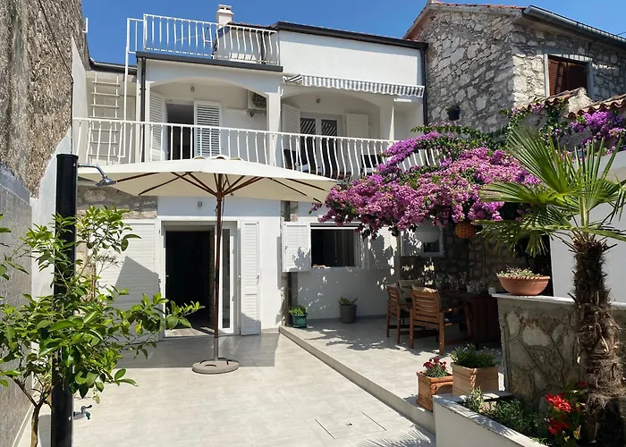 A Cozy Home In The Heart Of Old Murter, Croatia